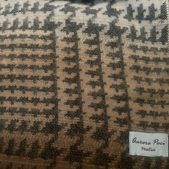 Patterned Knit Fabric in Green and Gray
NEW NEVER WEAR - Picture 2 of 2